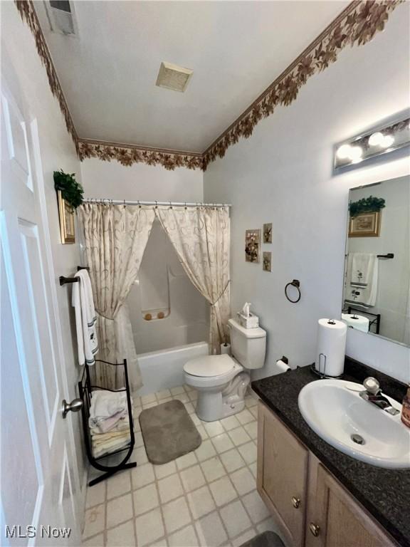 47 Woodland Chase Blvd, Niles, OH 44446 - bathroom featuring shower / tub combo with curtain, vanity, visible vents, and toilet