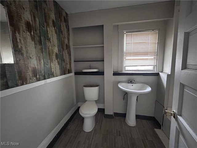 945 E 149th St, Cleveland, OH 44110 - half bathroom featuring built in features and toilet