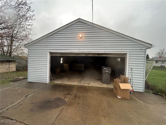 2424 Mccartney Rd, Youngstown, OH 44505 - garage with fence