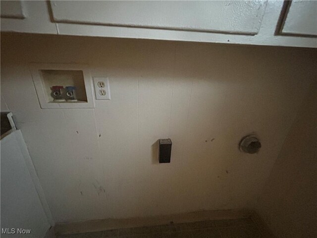 2424 Mccartney Rd, Youngstown, OH 44505 - laundry room with washer hookup