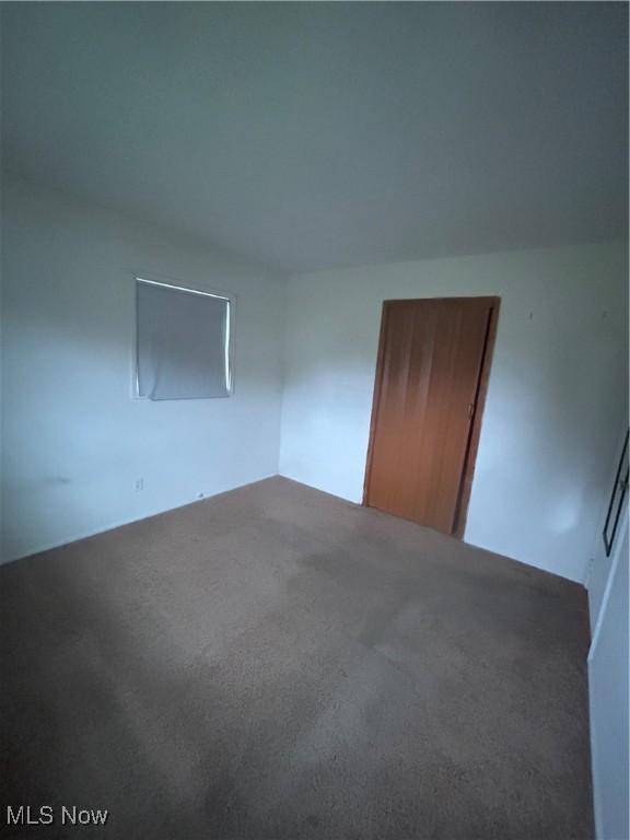 2424 Mccartney Rd, Youngstown, OH 44505 - empty room with carpet