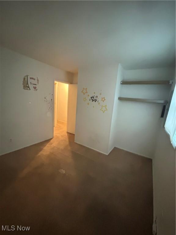 2424 Mccartney Rd, Youngstown, OH 44505 - empty room featuring light colored carpet