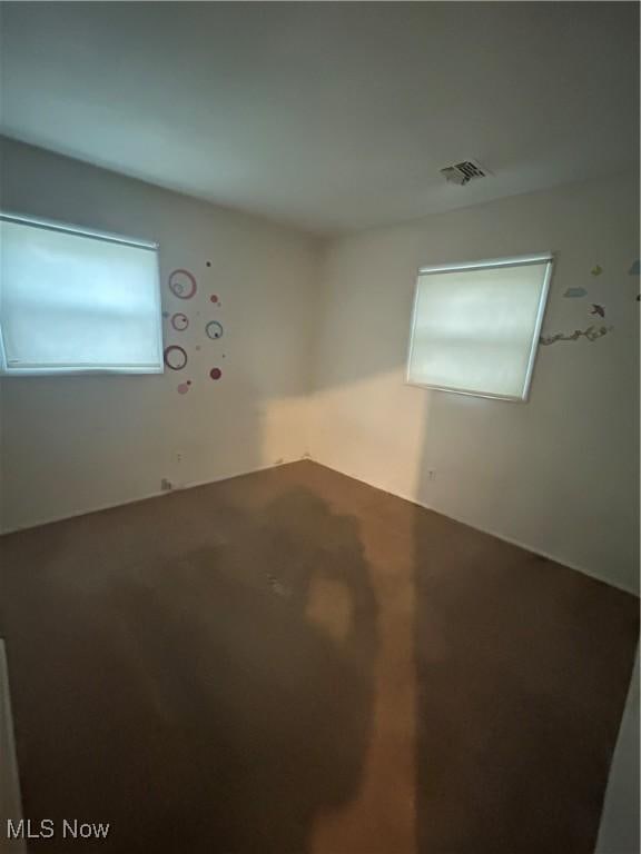 2424 Mccartney Rd, Youngstown, OH 44505 - unfurnished room with visible vents
