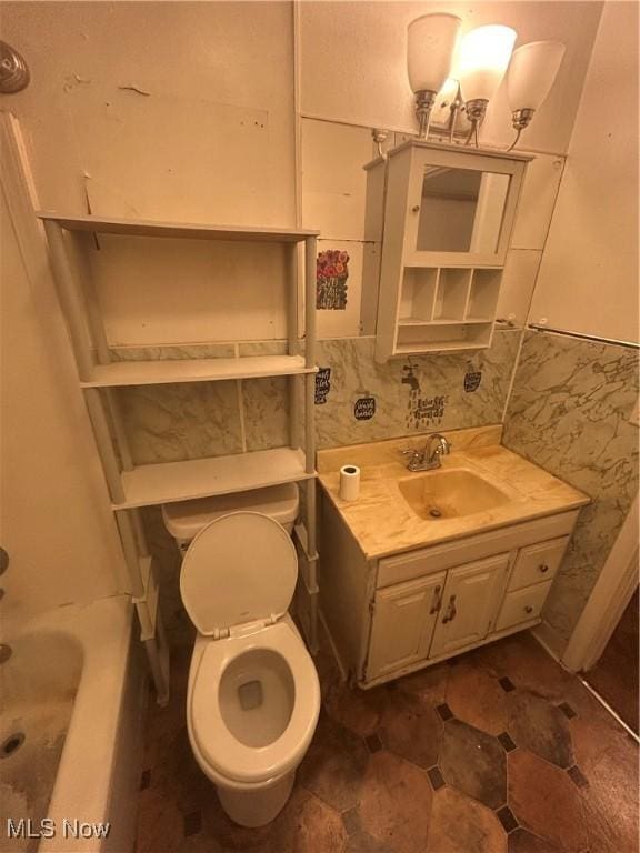 2424 Mccartney Rd, Youngstown, OH 44505 - bathroom with toilet, a washtub, and vanity