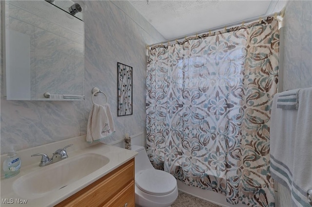 1863 Beaver Trl, Mineral Ridge, OH 44440 - full bathroom featuring shower / tub combo with curtain, vanity, and toilet