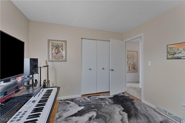1863 Beaver Trl, Mineral Ridge, OH 44440 - bedroom featuring a closet, visible vents, baseboards, and wood finished floors