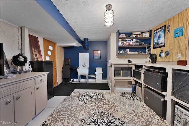 1863 Beaver Trl, Mineral Ridge, OH 44440 - miscellaneous room featuring a textured ceiling and a sink