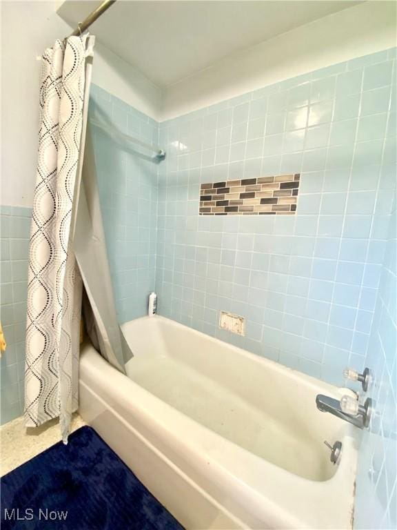 full bathroom with shower / tub combo