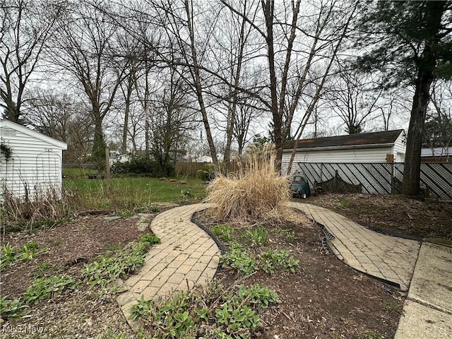 835 John St, Niles, OH 44446 - view of yard featuring an outbuilding and fence
