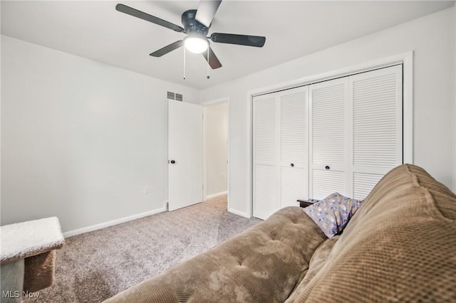 living area with ceiling fan, visible vents, baseboards, and carpet floors
