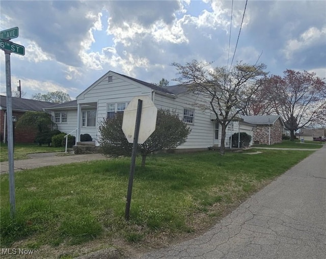 3509 11th Ave, Vienna, WV 26105 - single story home featuring a front yard