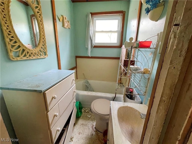 276 Drain St, East Liverpool, OH 43920 - full bath featuring a bathing tub, vanity, and toilet