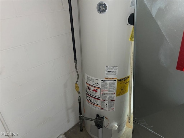 301 E Howard St, Girard, OH 44420 - utility room with water heater