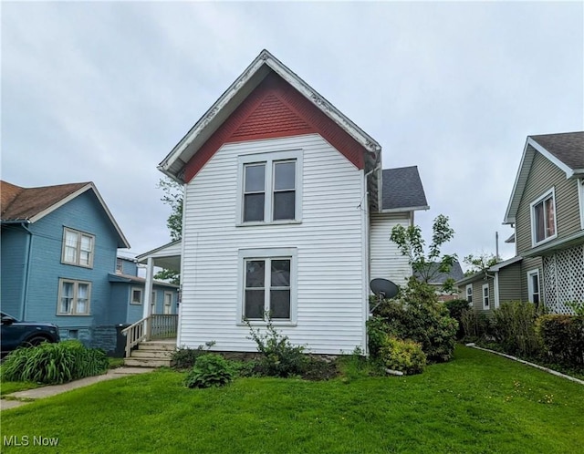 1636 W 8th St, Ashtabula, OH 44004 - back of house with a yard