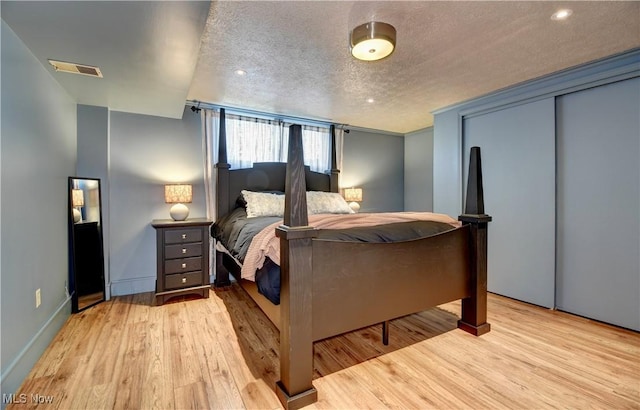 7345 Township Road 319, Millersburg, OH 44654 - bedroom featuring visible vents, baseboards, a textured ceiling, recessed lighting, and wood finished floors