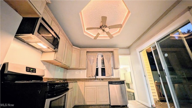 kitchen featuring a sink, appliances with stainless steel finishes, and a ceiling fan