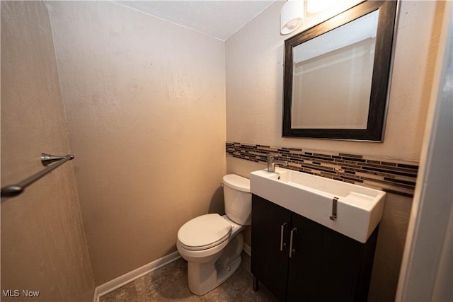 161 Bentwillow Dr, Niles, OH 44446 - bathroom with tasteful backsplash, vanity, baseboards, and toilet