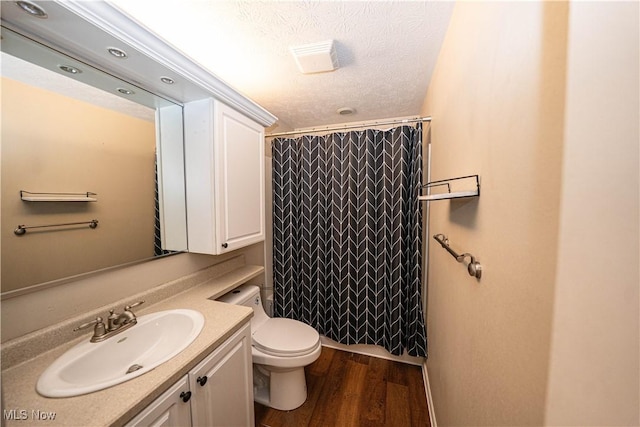 161 Bentwillow Dr, Niles, OH 44446 - full bath featuring a shower with curtain, toilet, a textured ceiling, vanity, and wood finished floors