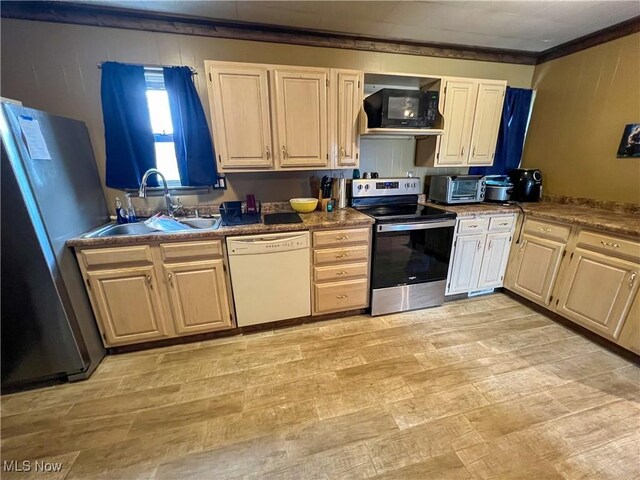 106 N Surry Rd, East Liverpool, OH 43920 - kitchen featuring a sink, light wood-type flooring, crown molding, stainless steel appliances, and a toaster