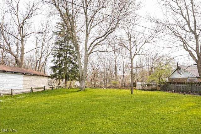 804 E Ave, Elyria, OH 44035 - view of yard featuring fence