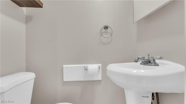 804 E Ave, Elyria, OH 44035 - bathroom with toilet and a sink