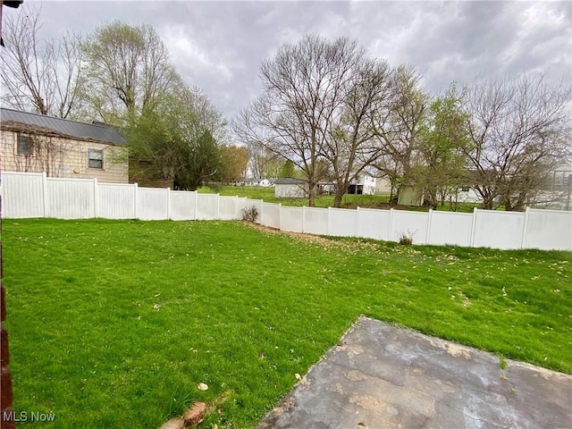 view of yard featuring fence