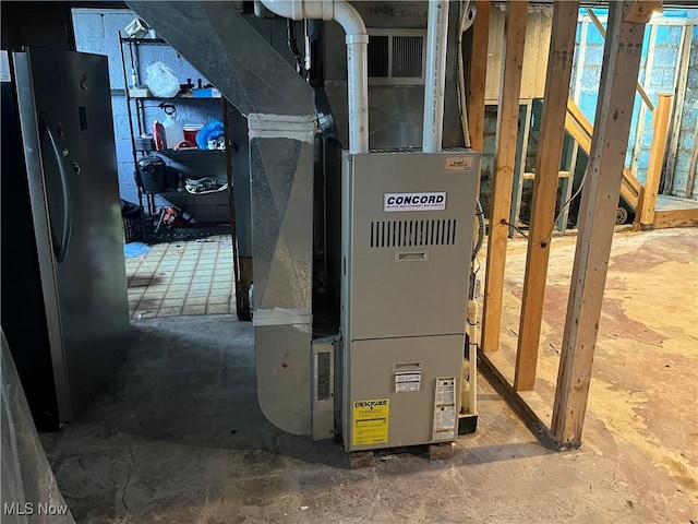 152 Regent St, Youngstown, OH 44507 - utility room with heating unit