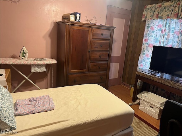 152 Regent St, Youngstown, OH 44507 - bedroom with wood finished floors