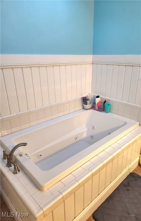 7180 E Wheeling Rd, Zanesville, OH 43701 - bathroom with a whirlpool tub