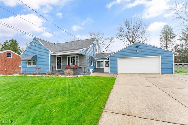 single story home featuring fence, a front lawn, covered porch, and roof with shingles