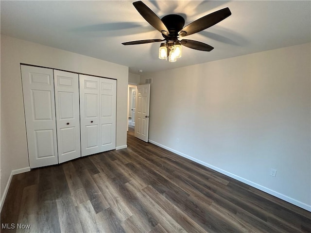738 Mineral Springs Ave, Youngstown, OH 44511 - unfurnished bedroom featuring baseboards, dark wood-type flooring, a closet, and ceiling fan