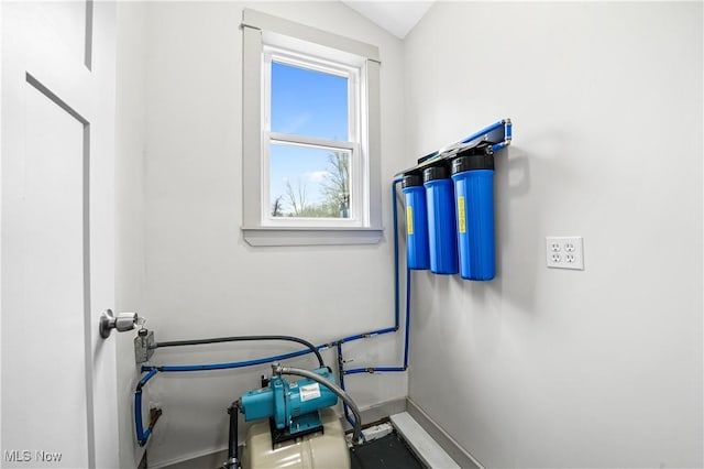 laundry area featuring baseboards