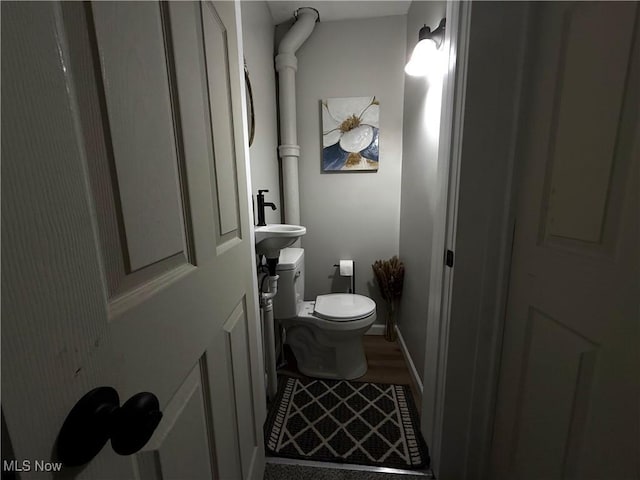 222 Smith St, Niles, OH 44446 - bathroom with toilet, a sink, and baseboards
