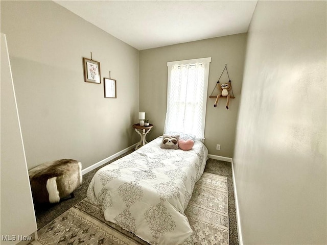 222 Smith St, Niles, OH 44446 - carpeted bedroom featuring baseboards