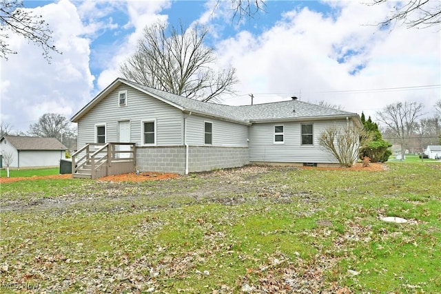 5099 Norquest Blvd, Youngstown, OH 44515 - back of house featuring a yard and roof with shingles