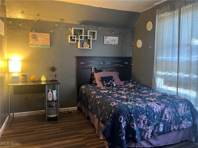 1641 Sharon Ave, Zanesville, OH 43701 - bedroom with vaulted ceiling, wood finished floors, and baseboards