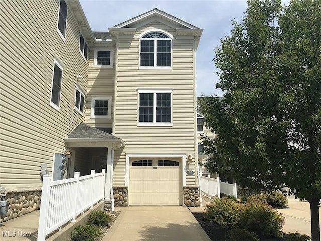 5239 Lake Dr N Unit 305, Ashtabula, OH 44004 - photo 1