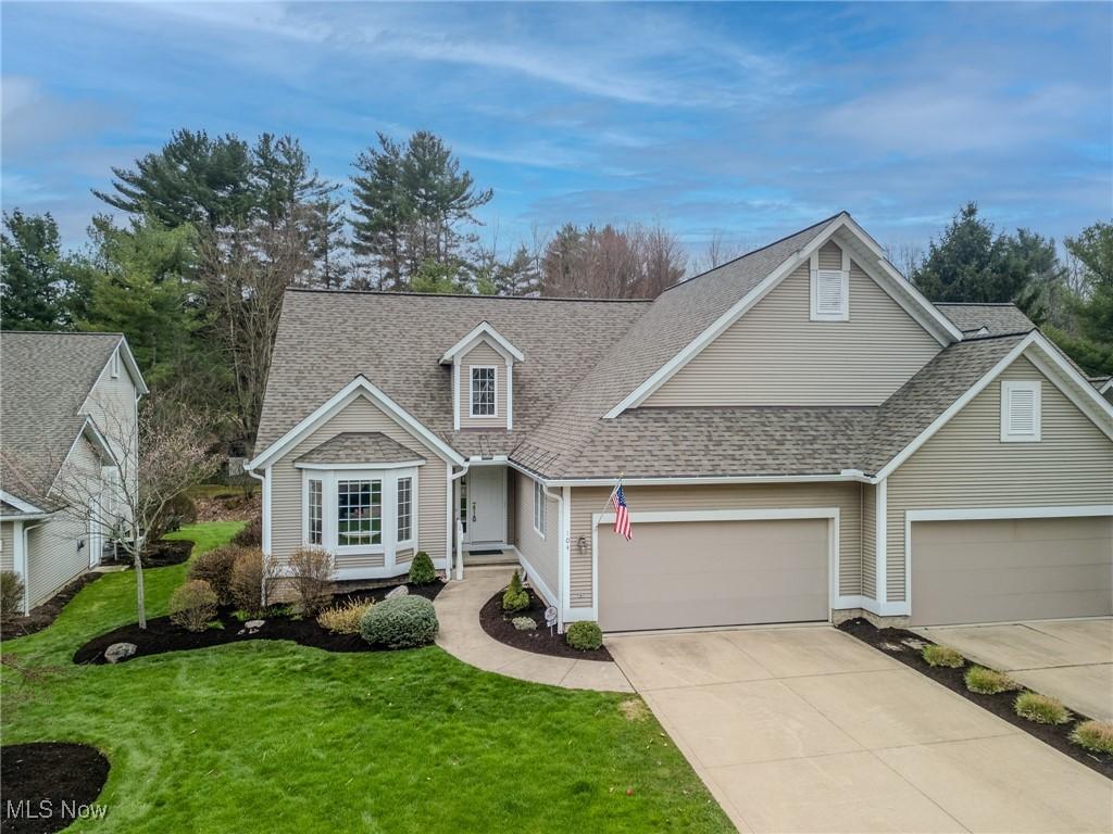 104 Wynewood Pl, Chardon, OH 44024 - view of front facade with a shingled roof, driveway, a front yard, and a garage