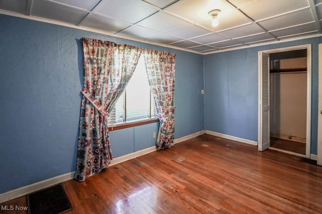 2104 Tanner Ave SW, Canton, OH 44706 - unfurnished bedroom featuring hardwood / wood-style flooring, baseboards, visible vents, and a closet