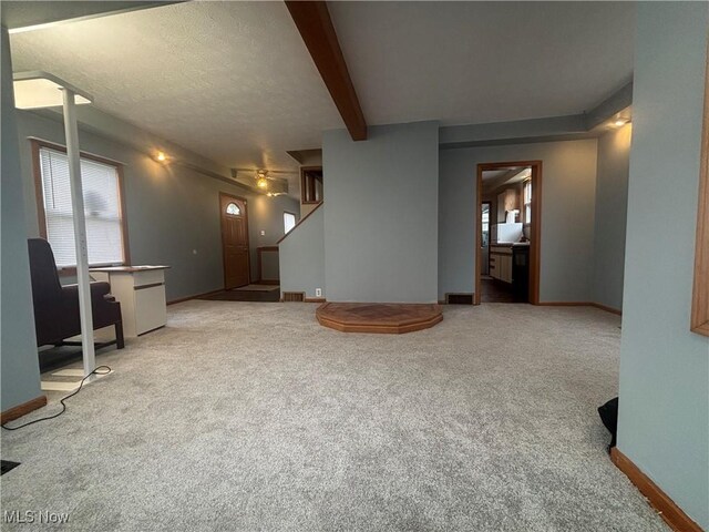405 Oak Knoll Ave SE, Warren, OH 44483 - carpeted living area with visible vents and baseboards