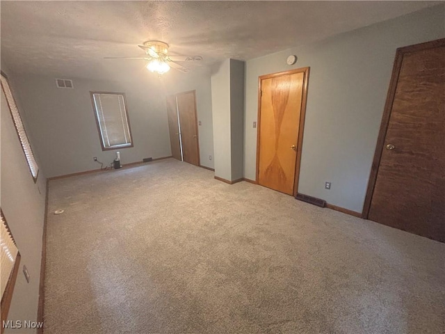 405 Oak Knoll Ave SE, Warren, OH 44483 - interior space featuring ceiling fan, light carpet, visible vents, and baseboards