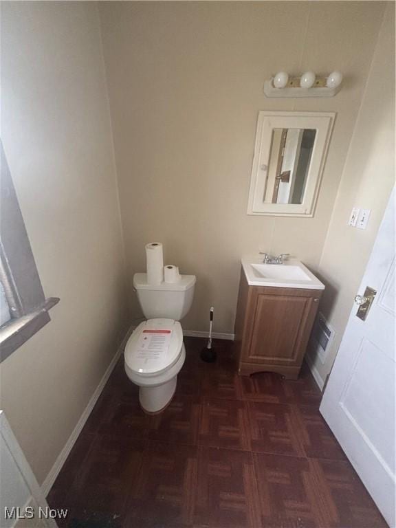 405 Oak Knoll Ave SE, Warren, OH 44483 - bathroom featuring toilet and vanity