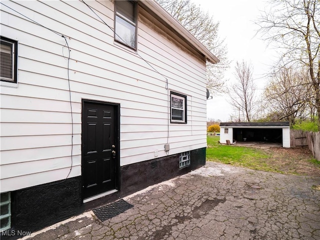 1821 Kenneth Ave, Cleveland, OH 44109 - property entrance with fence