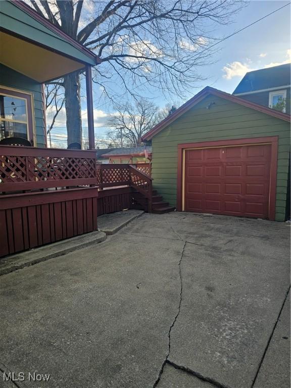 445 N 18th St, Sebring, OH 44672 - garage with driveway