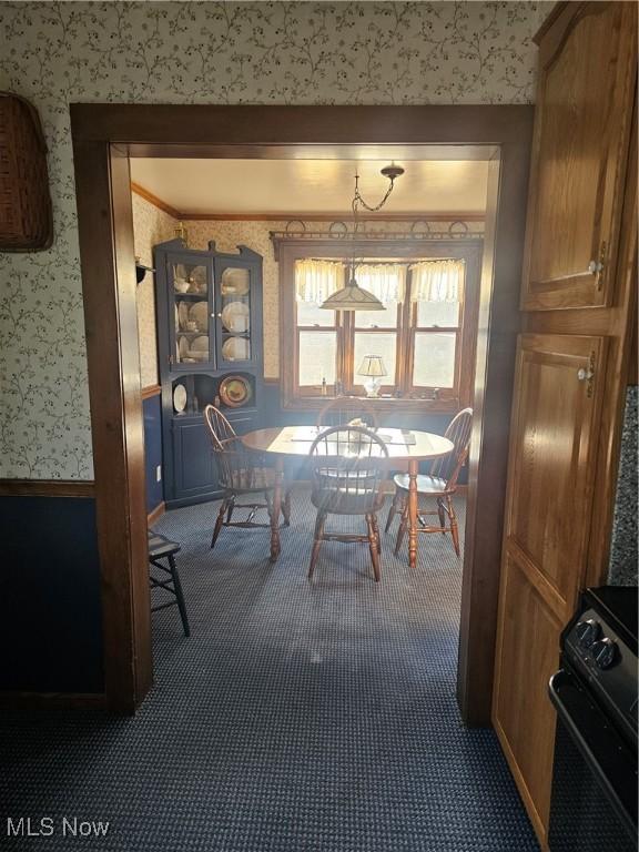 445 N 18th St, Sebring, OH 44672 - dining space featuring wallpapered walls and carpet