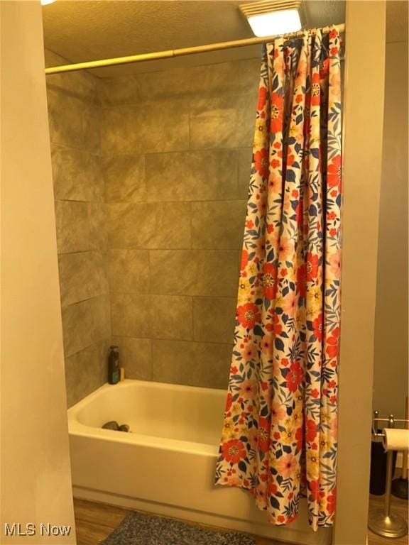 bathroom featuring shower / tub combo