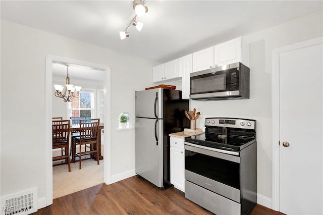 kitchen with white cabinets, dark wood-style floors, an inviting chandelier, visible vents, and appliances with stainless steel finishes