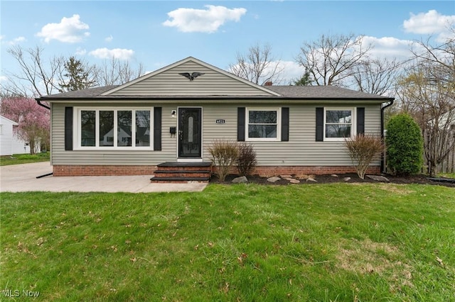 single story home with a front lawn and roof with shingles