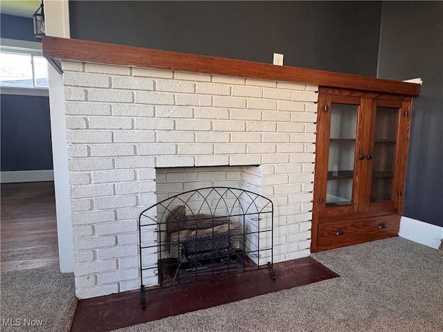 204 N Spring St, Loudonville, OH 44842 - detailed view of carpet and baseboards