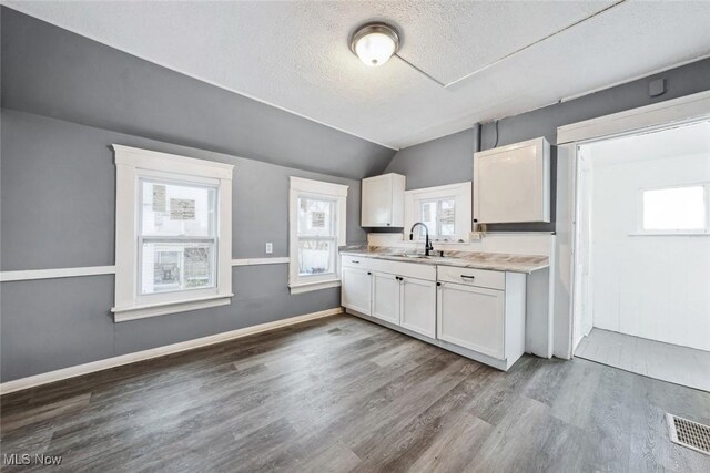 4104 Woburn Ave, Cleveland, OH 44109 - photo 23